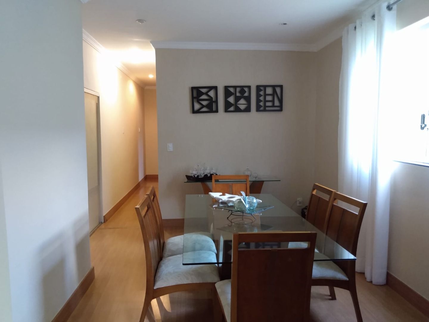 Casa à venda com 4 quartos, 190m² - Foto 1