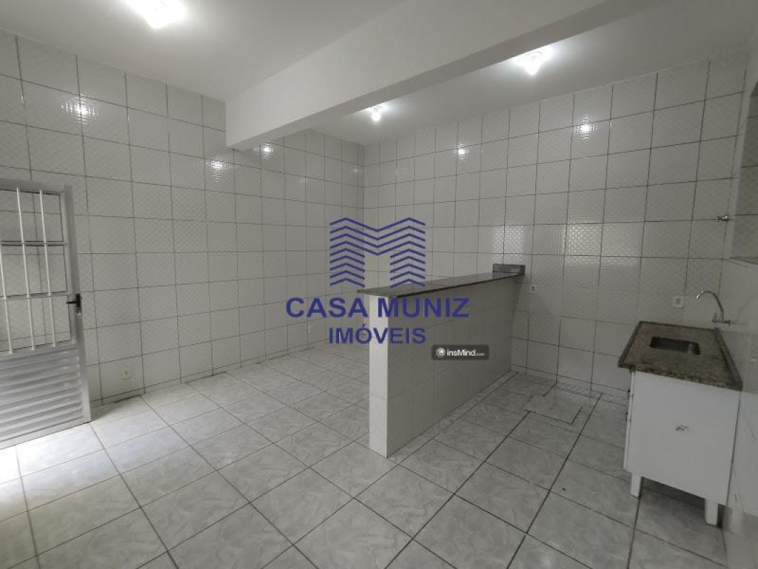 Casa para alugar com 3 quartos, 65m² - Foto 2