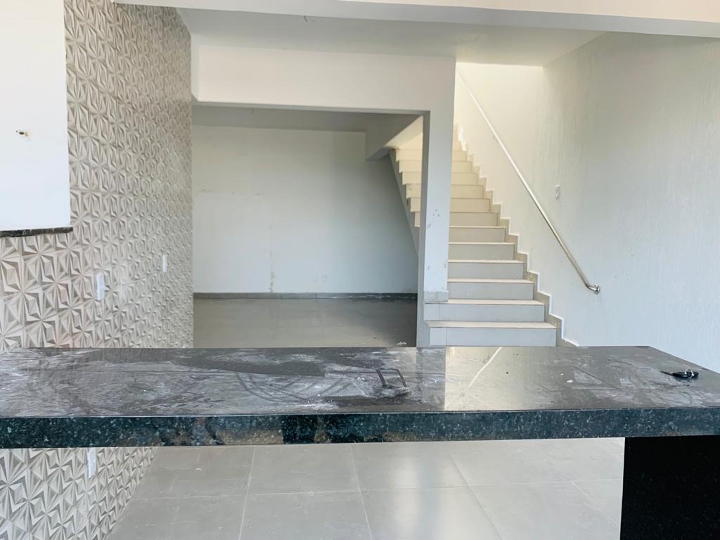 Casa à venda com 3 quartos, 102m² - Foto 2