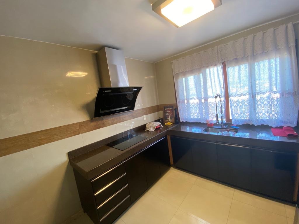Casa à venda com 4 quartos, 200m² - Foto 5