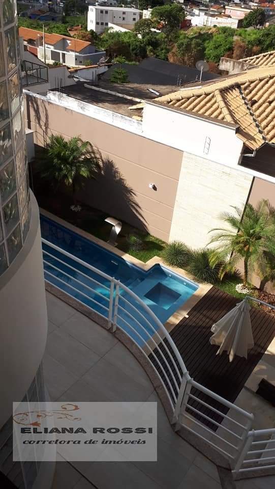 Casa à venda com 5 quartos, 700m² - Foto 1