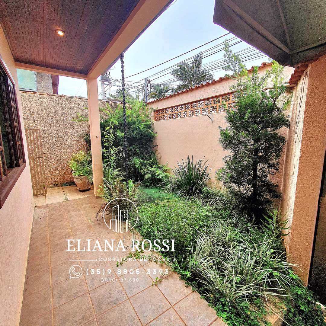 Casa à venda com 3 quartos, 260m² - Foto 2