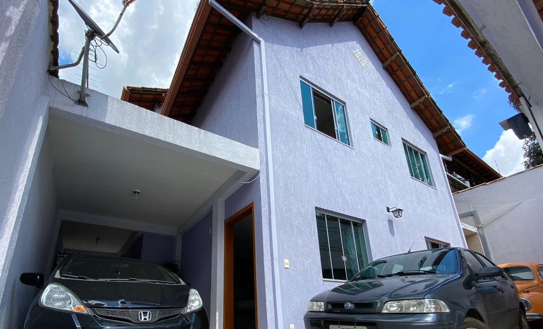 Casa à venda com 3 quartos, 200m² - Foto 1