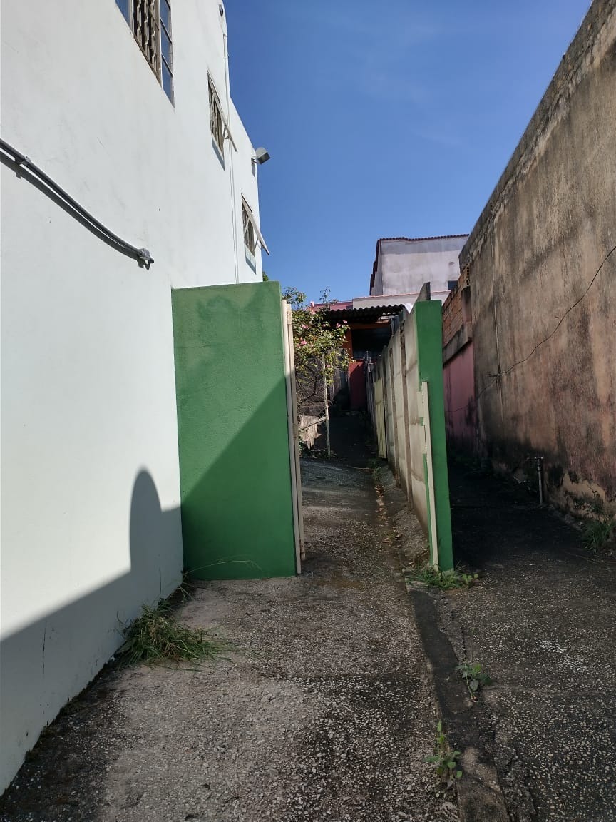 Casa à venda com 2 quartos, 360m² - Foto 2