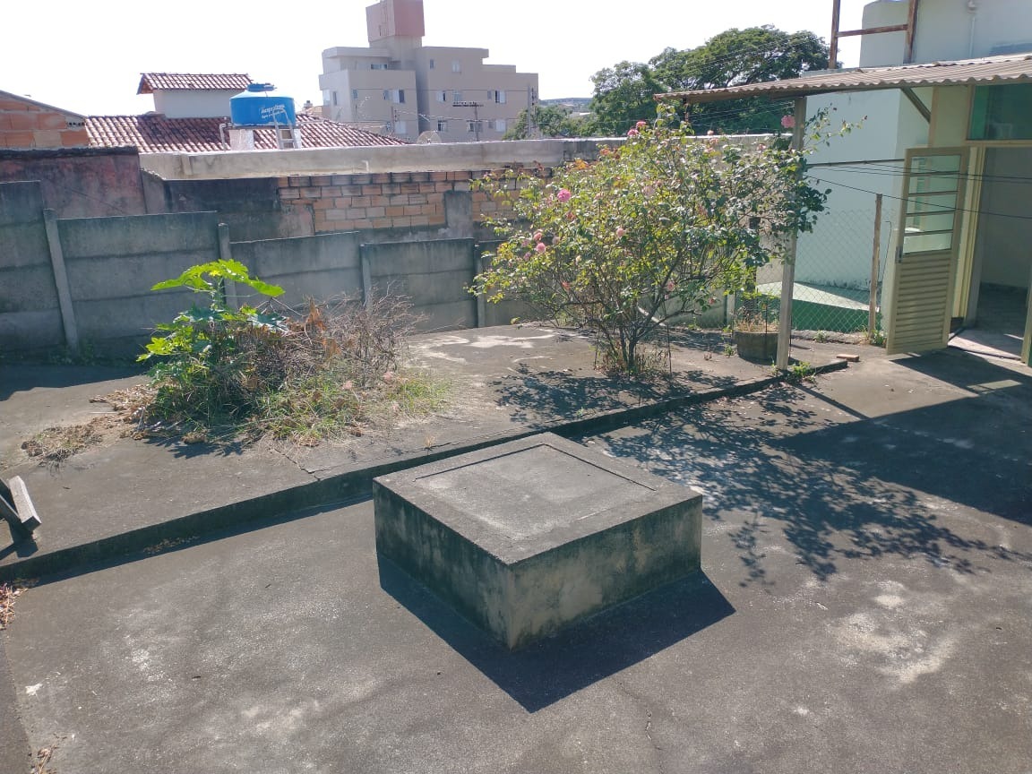 Casa à venda com 2 quartos, 360m² - Foto 5