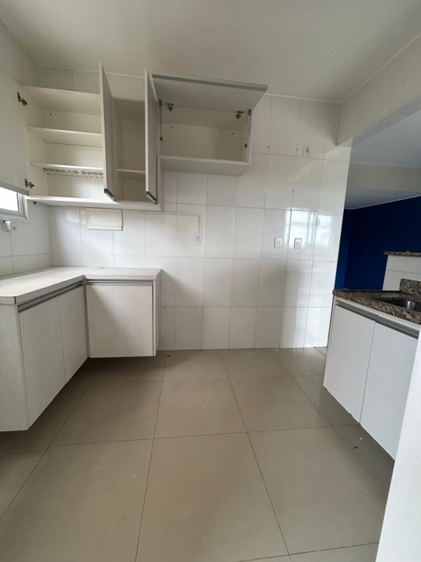 Casa de Condomínio para alugar com 4 quartos, 150m² - Foto 12
