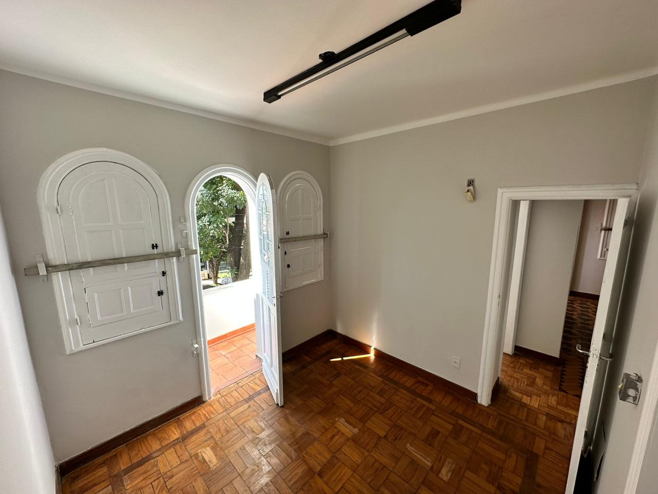 Casa para alugar com 5 quartos, 190m² - Foto 13
