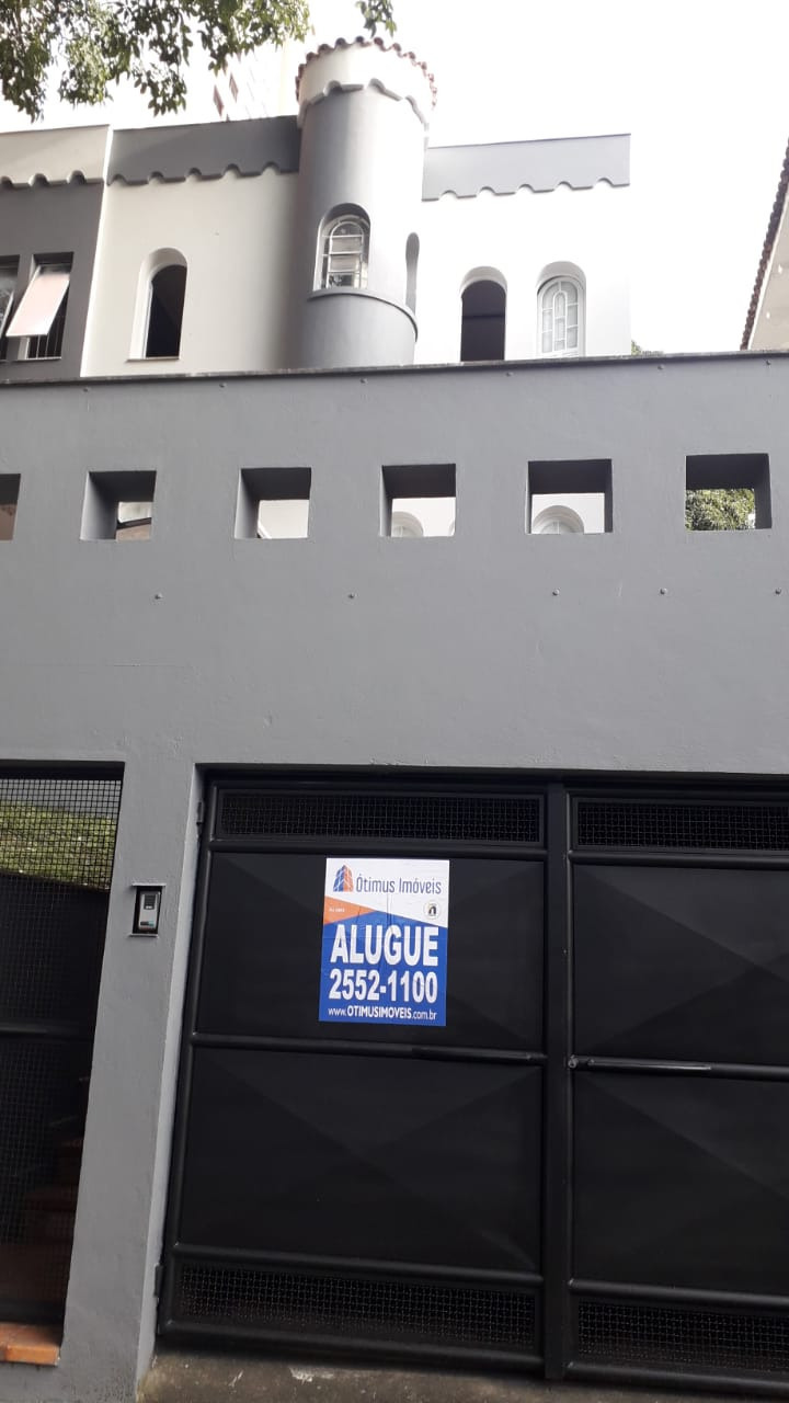 Casa para alugar com 5 quartos, 190m² - Foto 1