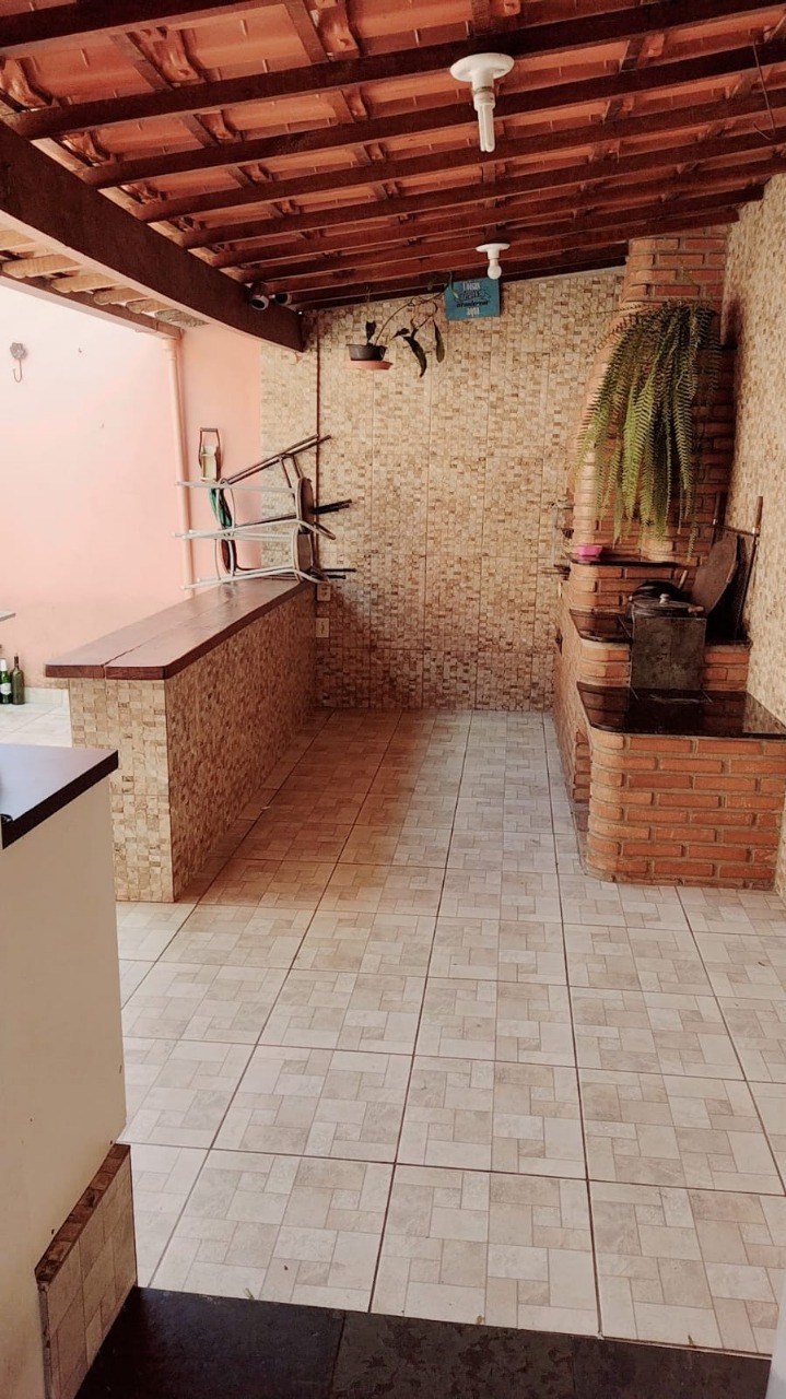 Casa à venda com 2 quartos, 80m² - Foto 2