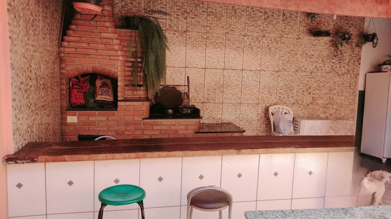 Casa à venda com 2 quartos, 80m² - Foto 1