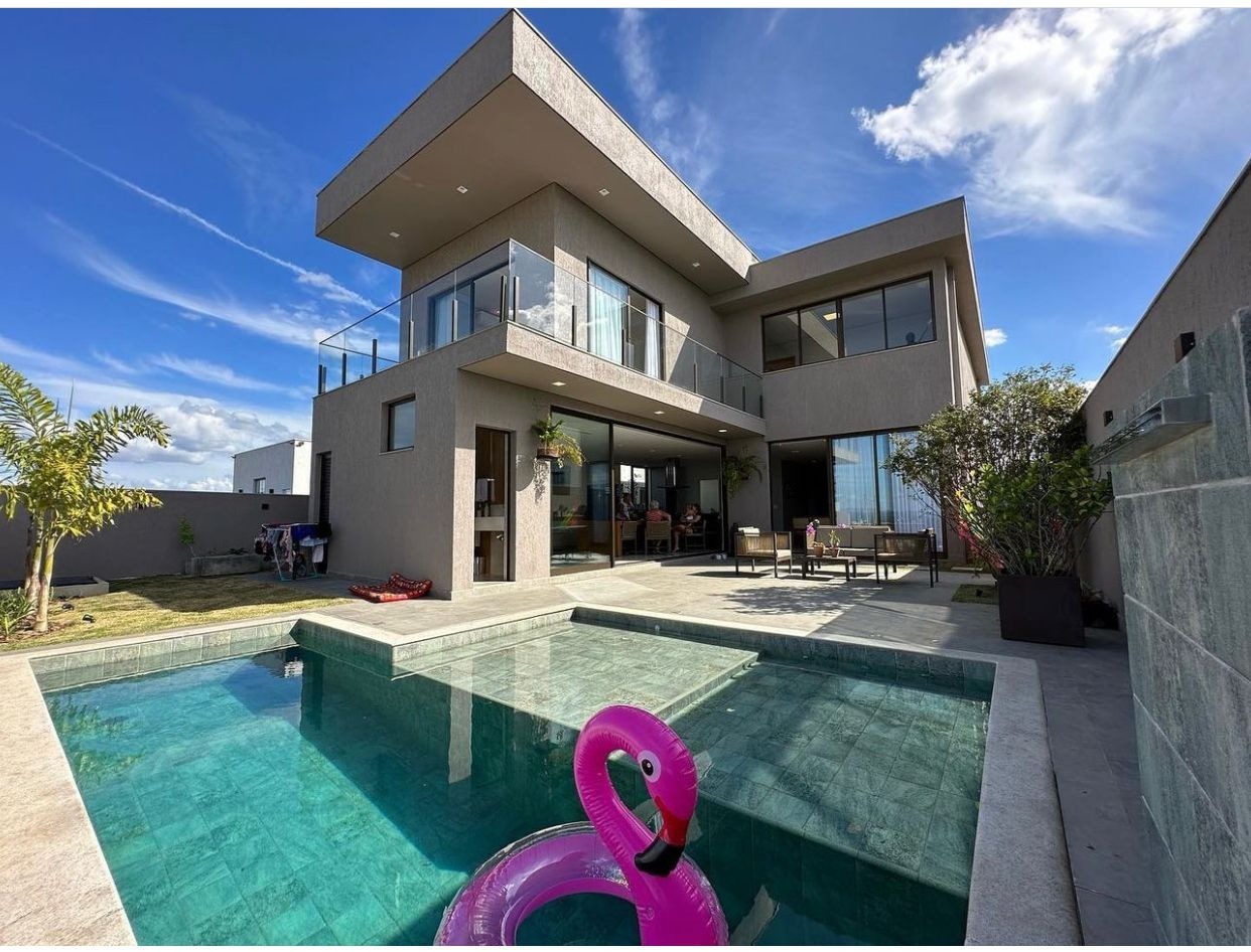 Casa de Condomínio à venda com 4 quartos, 296m² - Foto 1