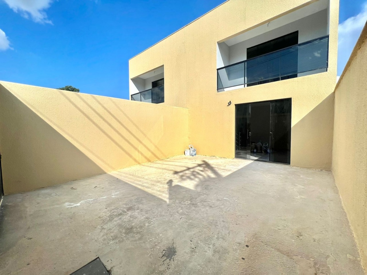 Casa à venda com 3 quartos, 250m² - Foto 1