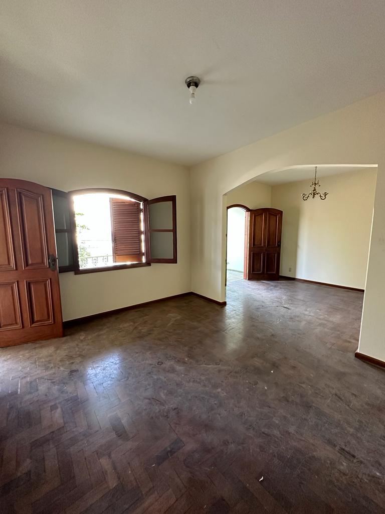 Casa à venda com 5 quartos, 350m² - Foto 3