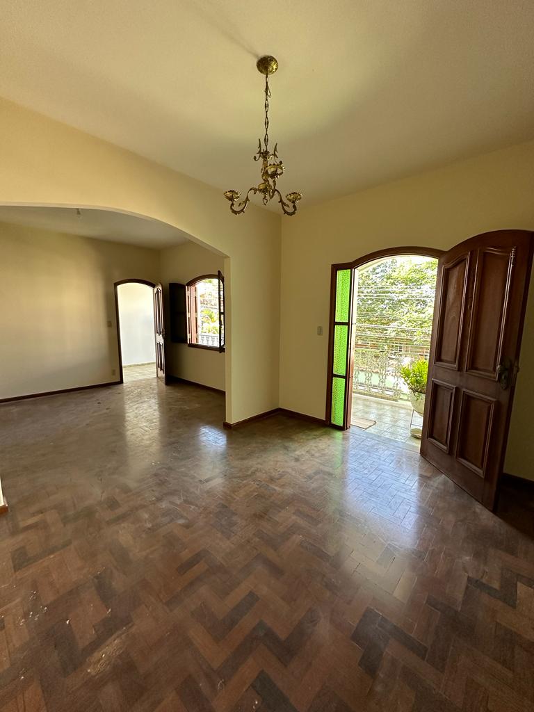 Casa à venda com 5 quartos, 350m² - Foto 2