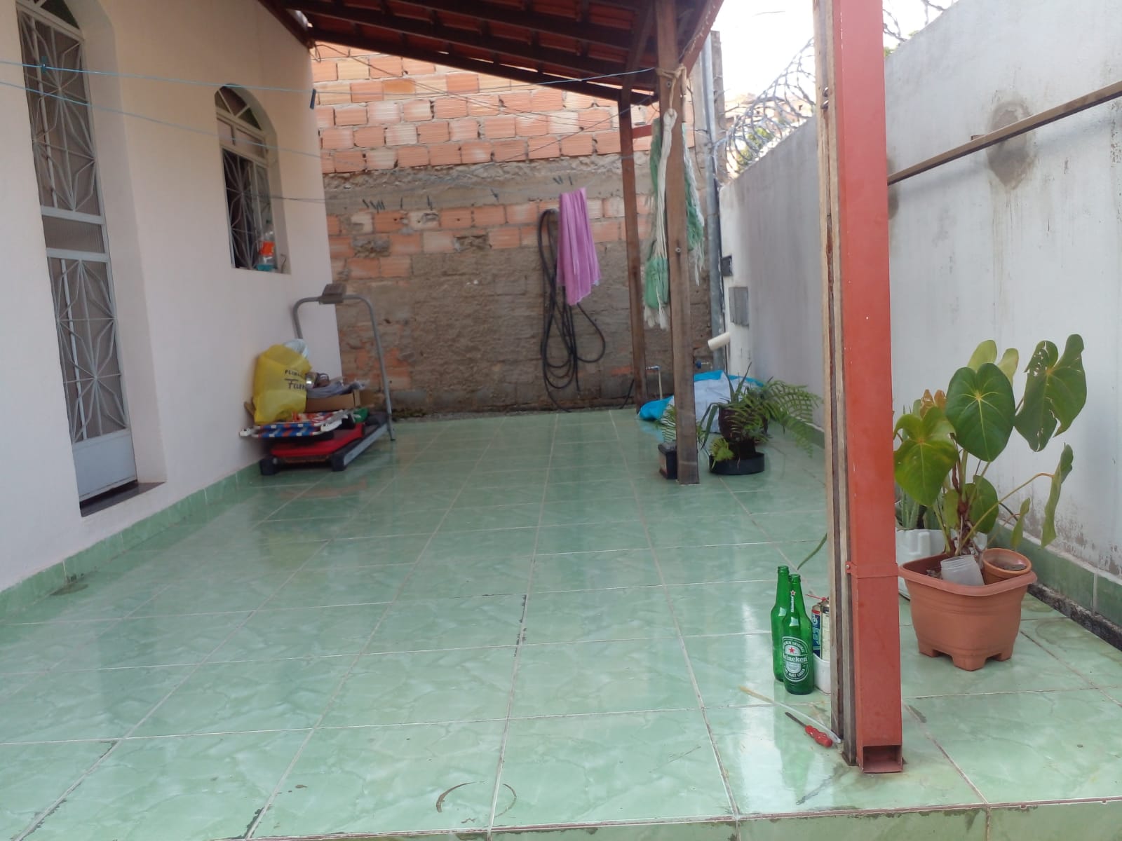 Casa à venda com 2 quartos, 200m² - Foto 1