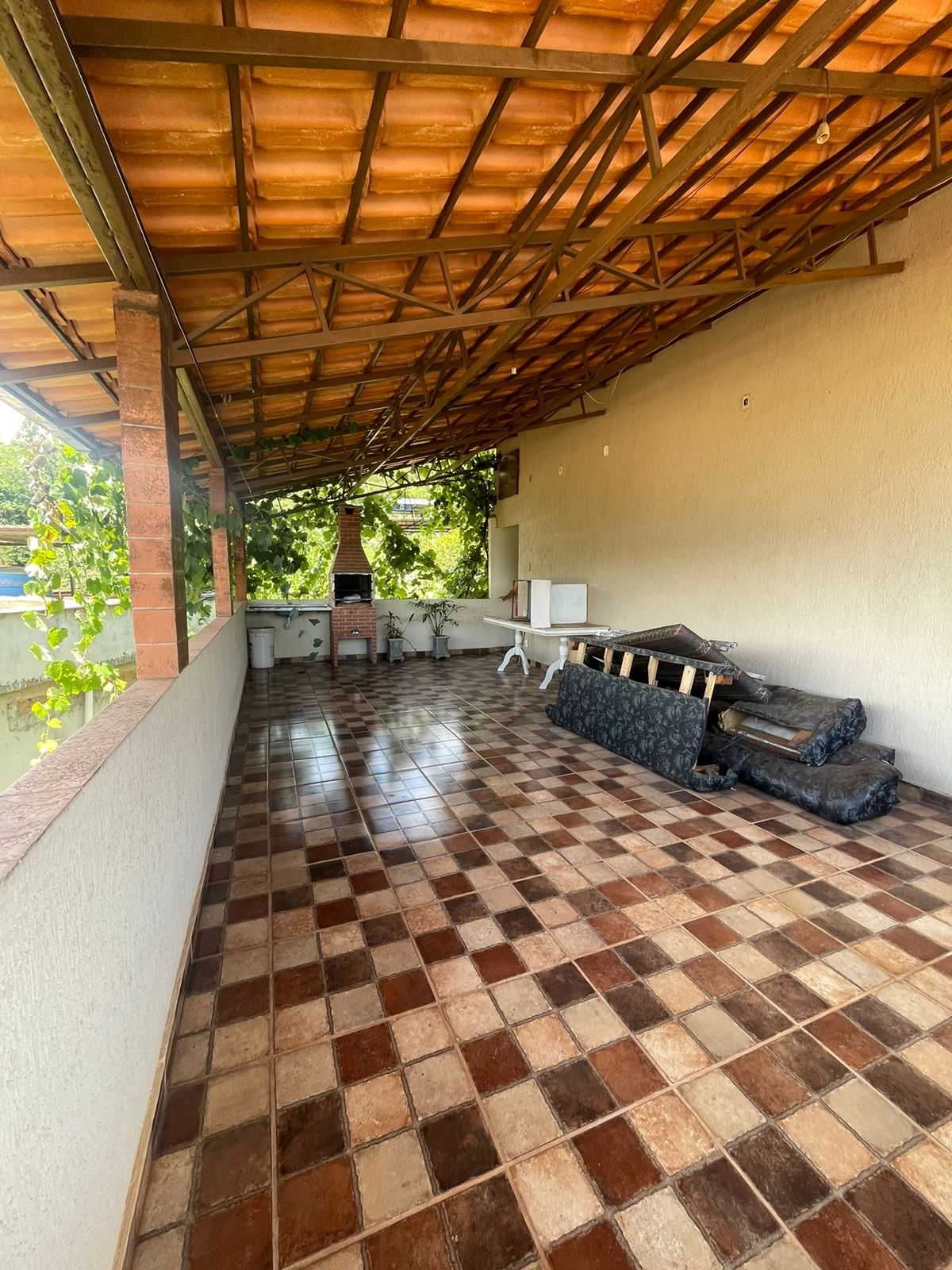 Casa para alugar com 3 quartos, 400m² - Foto 1