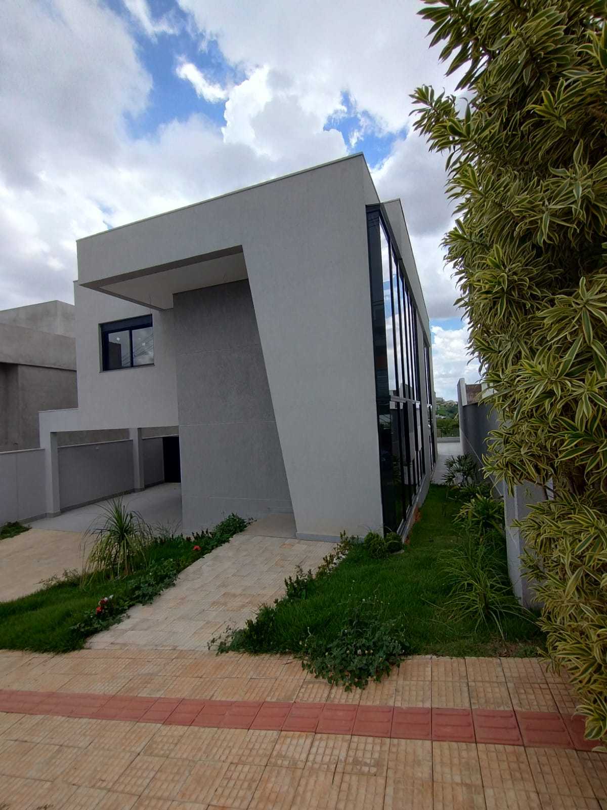 Casa à venda com 3 quartos, 394m² - Foto 2