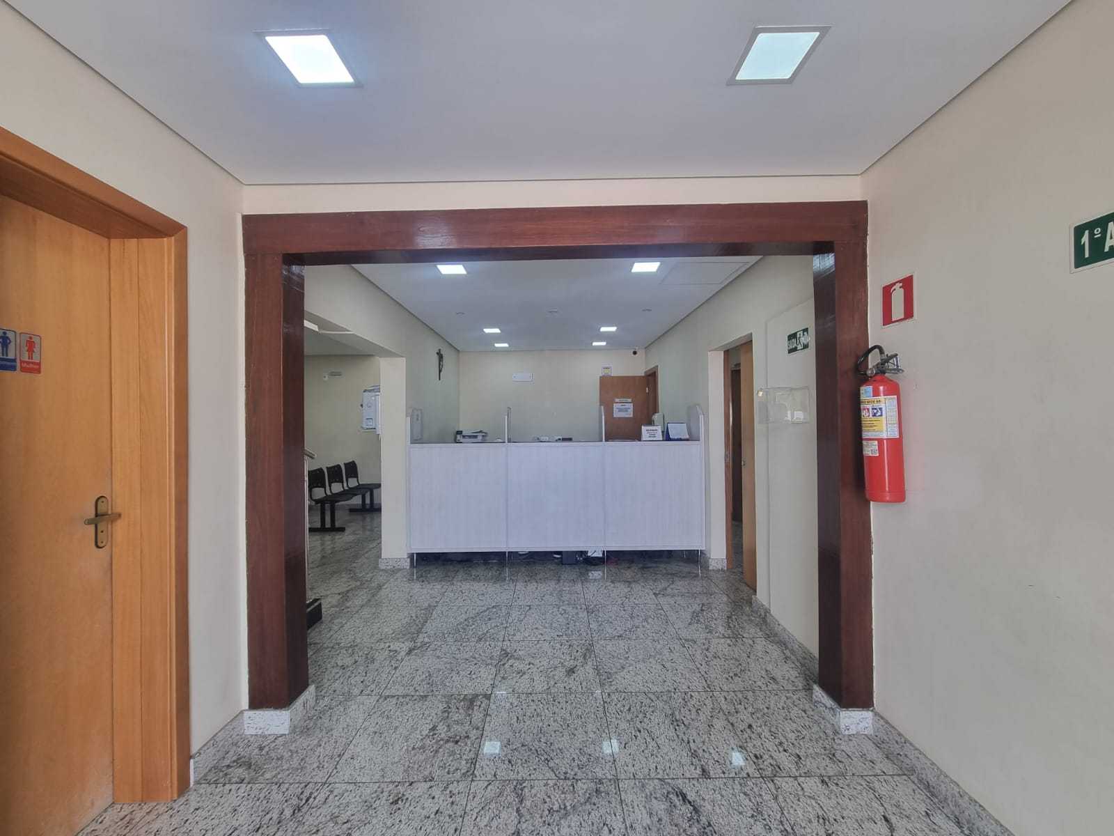 Casa à venda com 3 quartos, 391m² - Foto 1