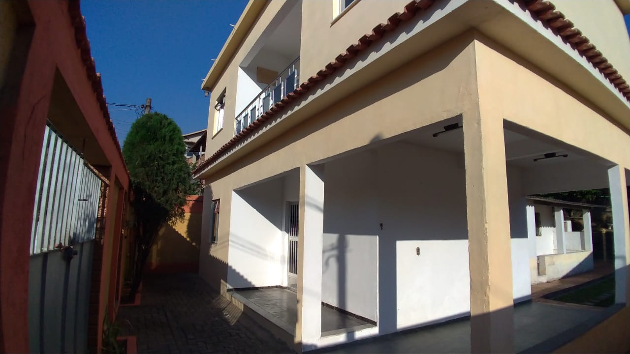 Casa à venda com 3 quartos, 260m² - Foto 2