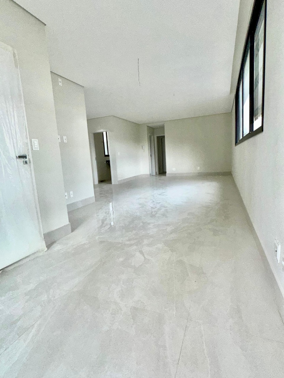 Apartamento à venda com 4 quartos, 127m² - Foto 2