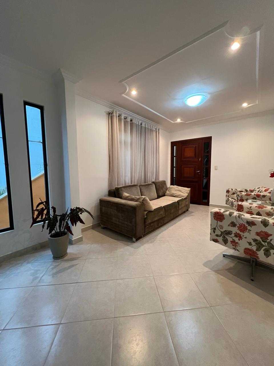 Casa à venda com 4 quartos, 307m² - Foto 2
