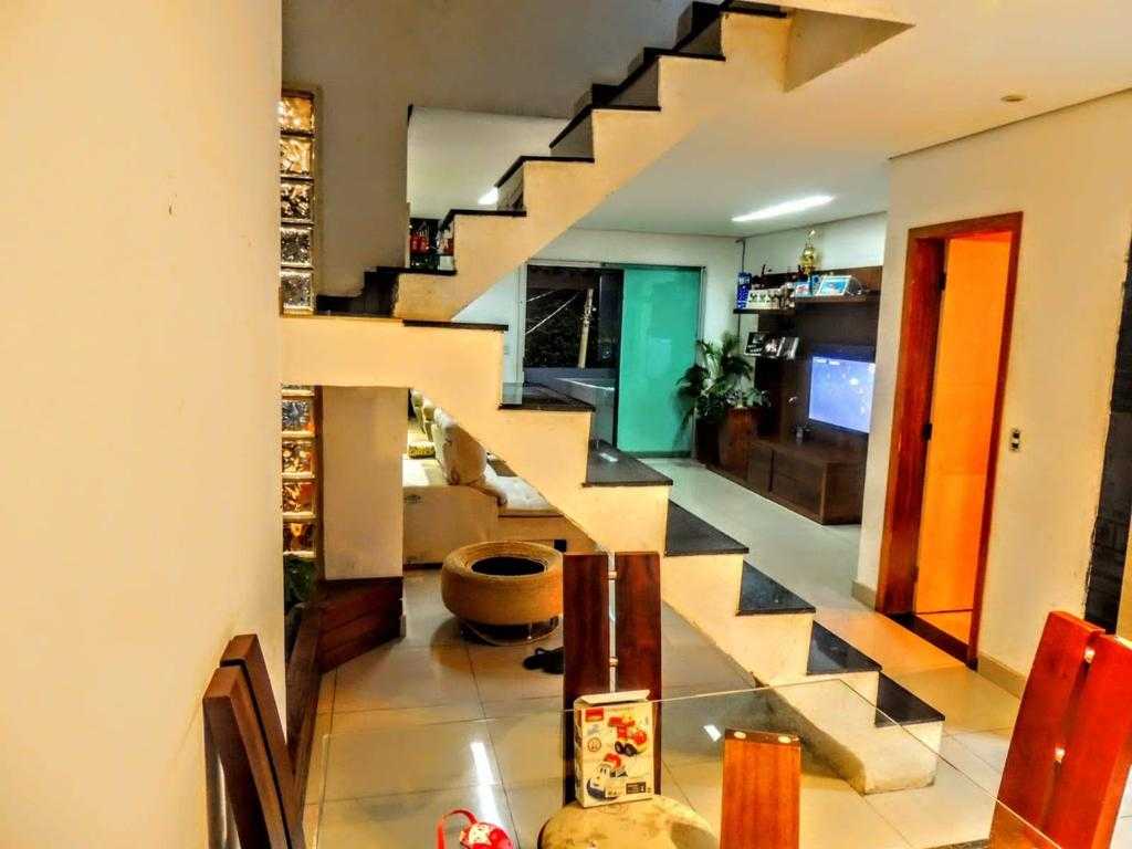 Casa à venda com 3 quartos, 200m² - Foto 3