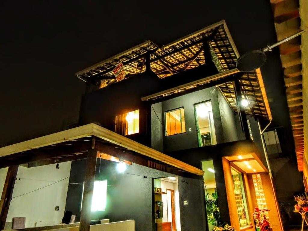 Casa à venda com 3 quartos, 200m² - Foto 1