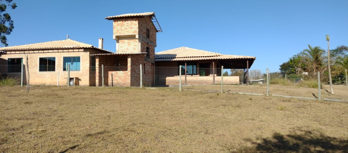 Sítio à venda com 3 quartos, 150m² - Foto 1
