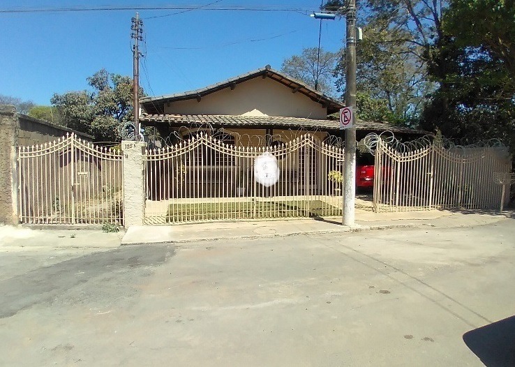 Casa à venda com 3 quartos, 155m² - Foto 1