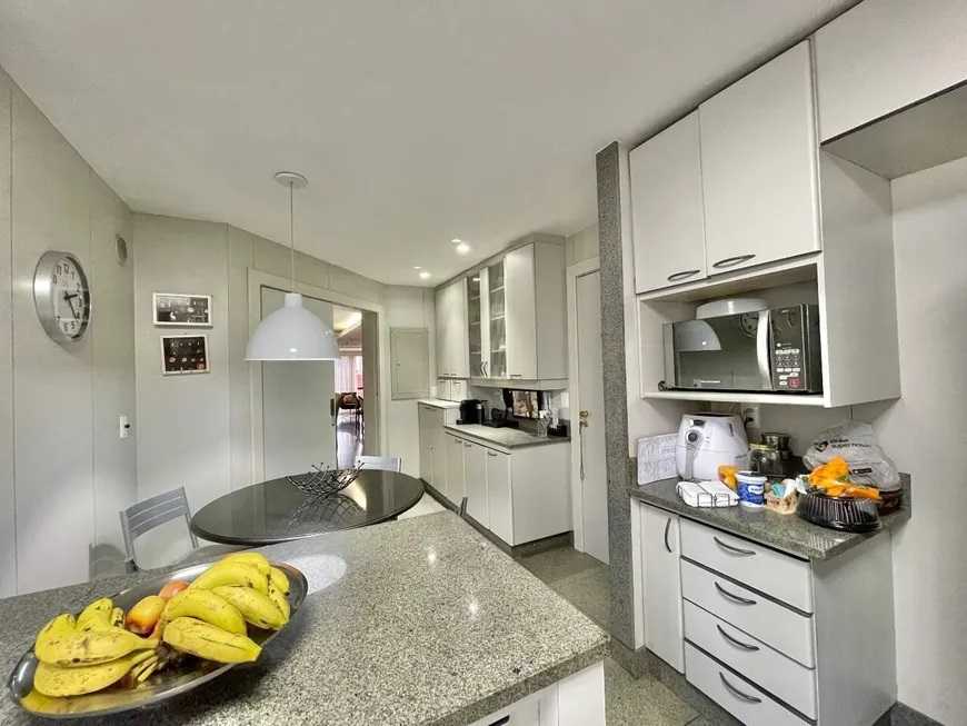 Apartamento à venda com 4 quartos, 230m² - Foto 10
