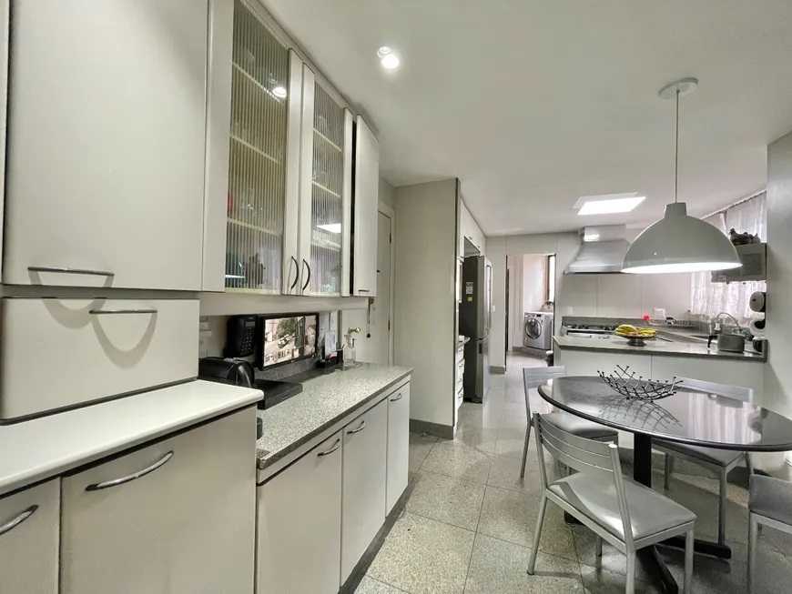 Apartamento à venda com 4 quartos, 230m² - Foto 9