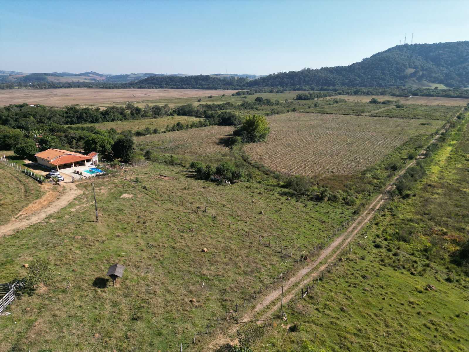 Sítio à venda com 2 quartos, 210000m² - Foto 17