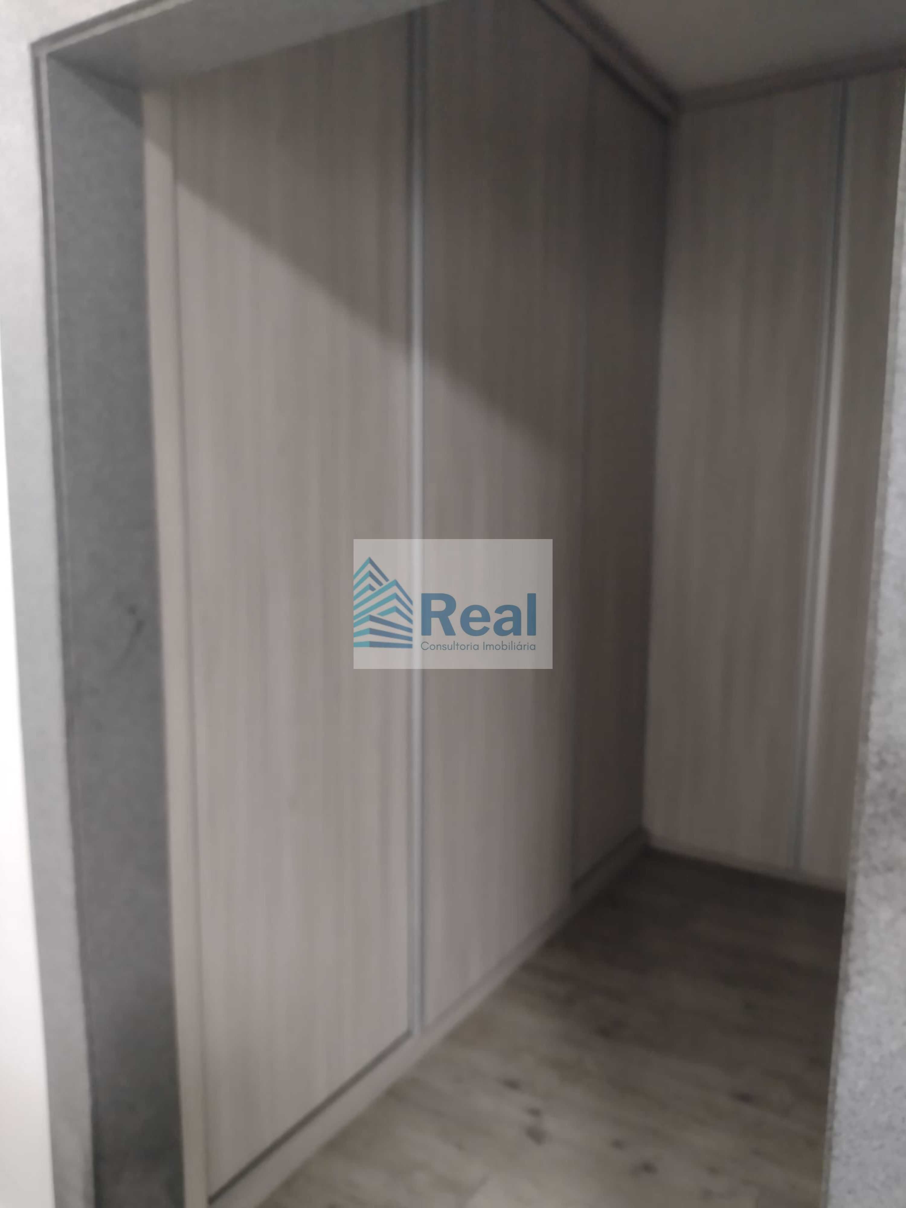 Casa à venda com 6 quartos, 250m² - Foto 17
