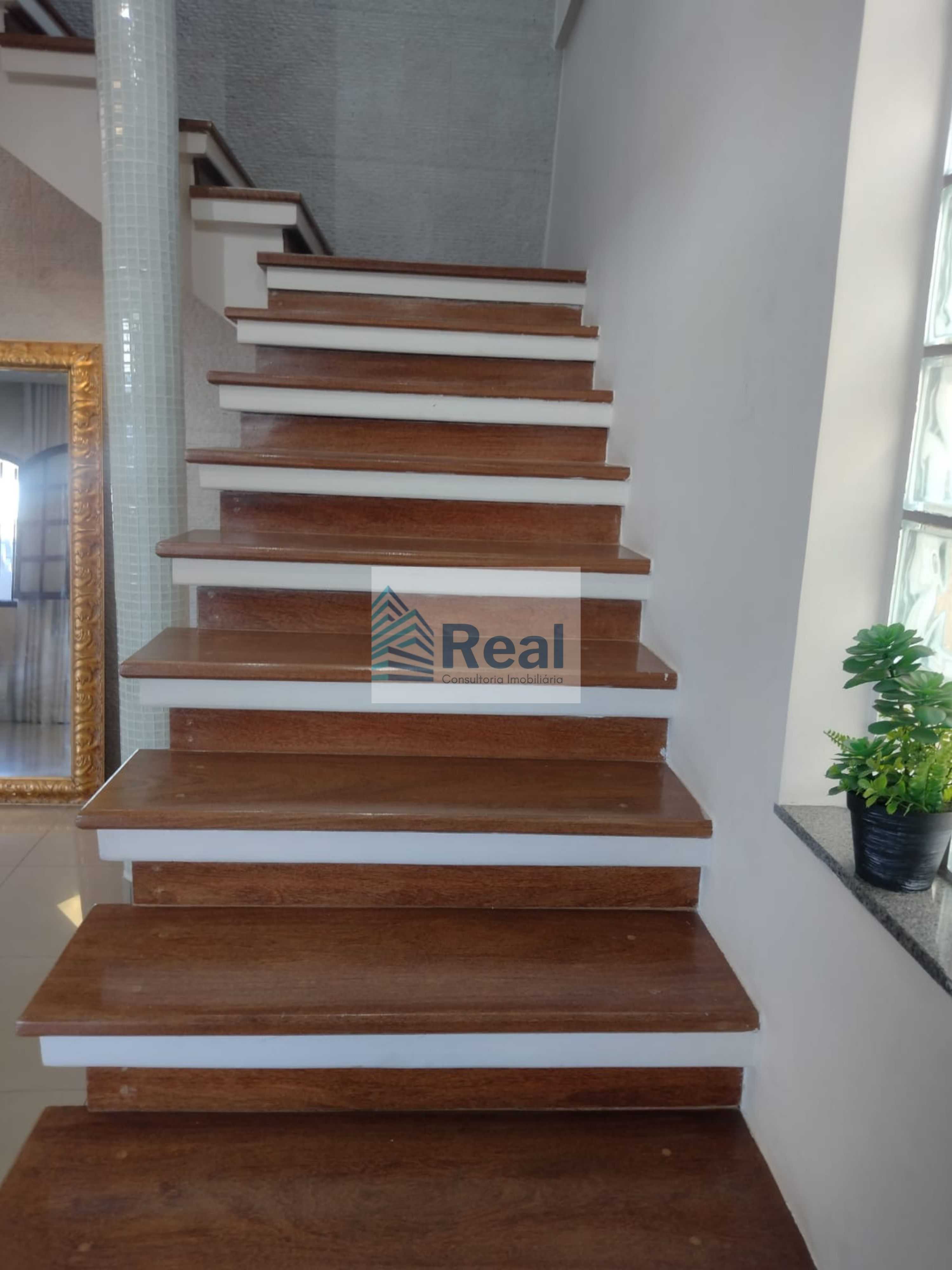 Casa à venda com 6 quartos, 250m² - Foto 6