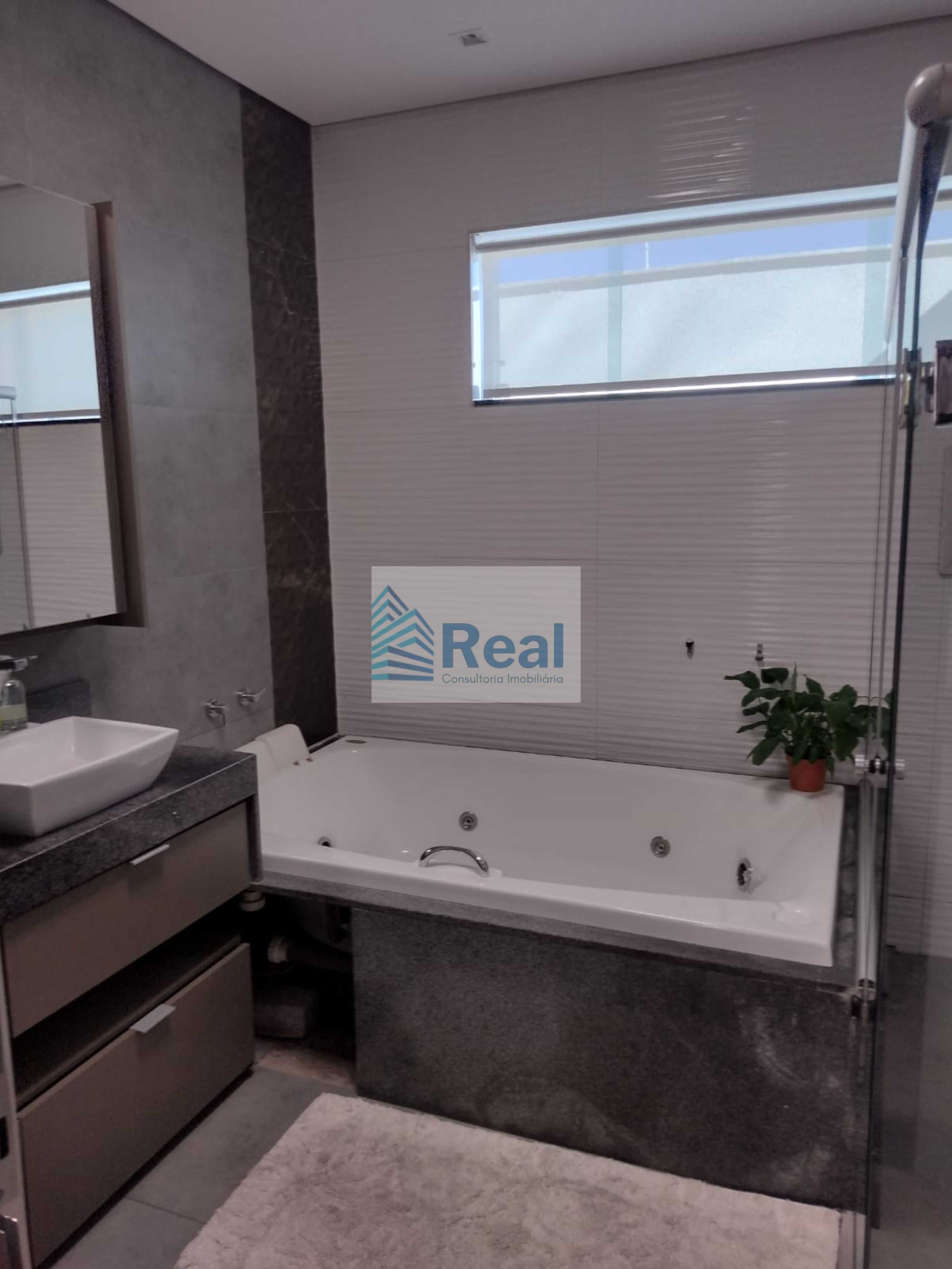 Casa à venda com 6 quartos, 250m² - Foto 18
