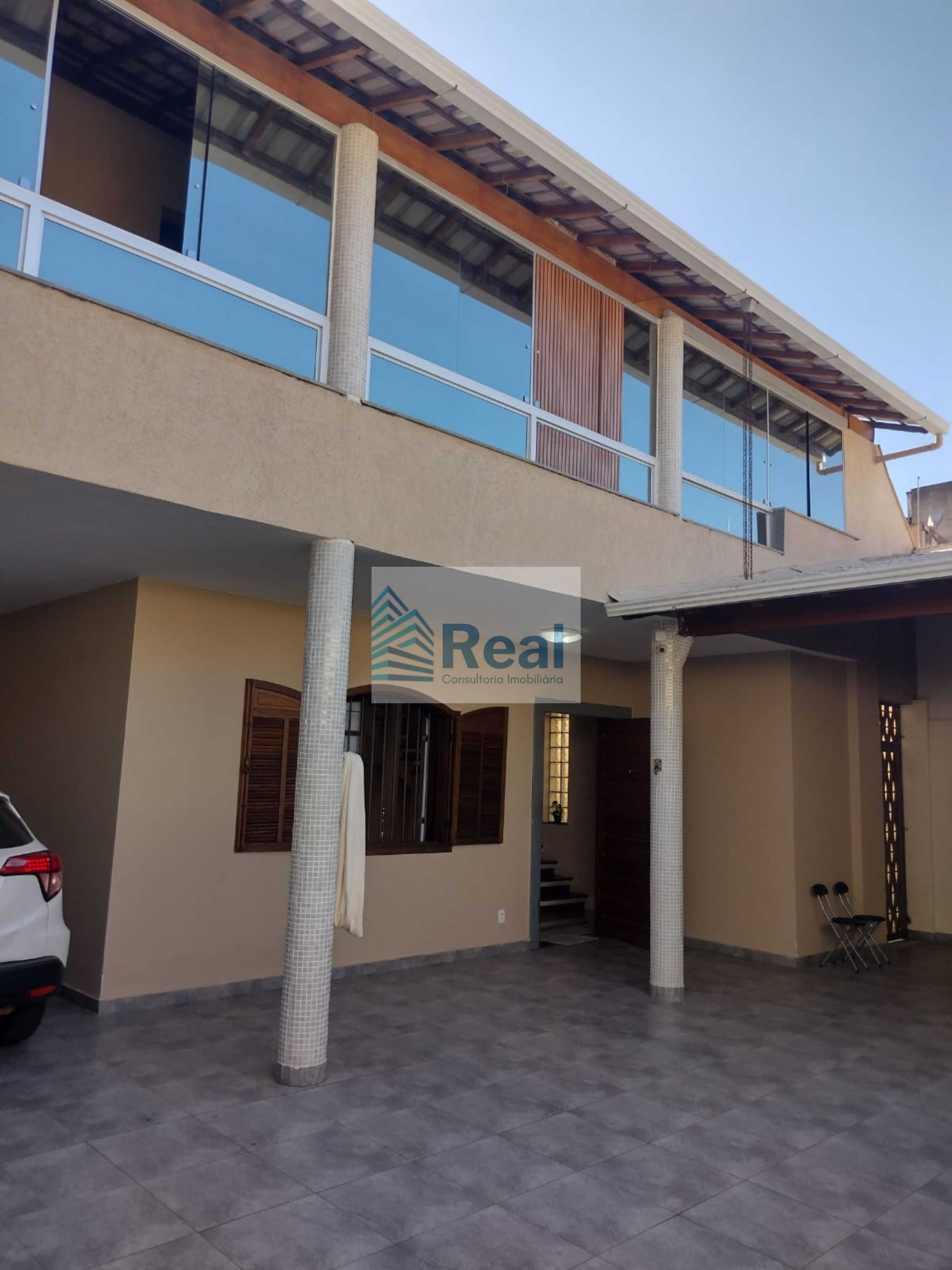 Casa à venda com 6 quartos, 250m² - Foto 2