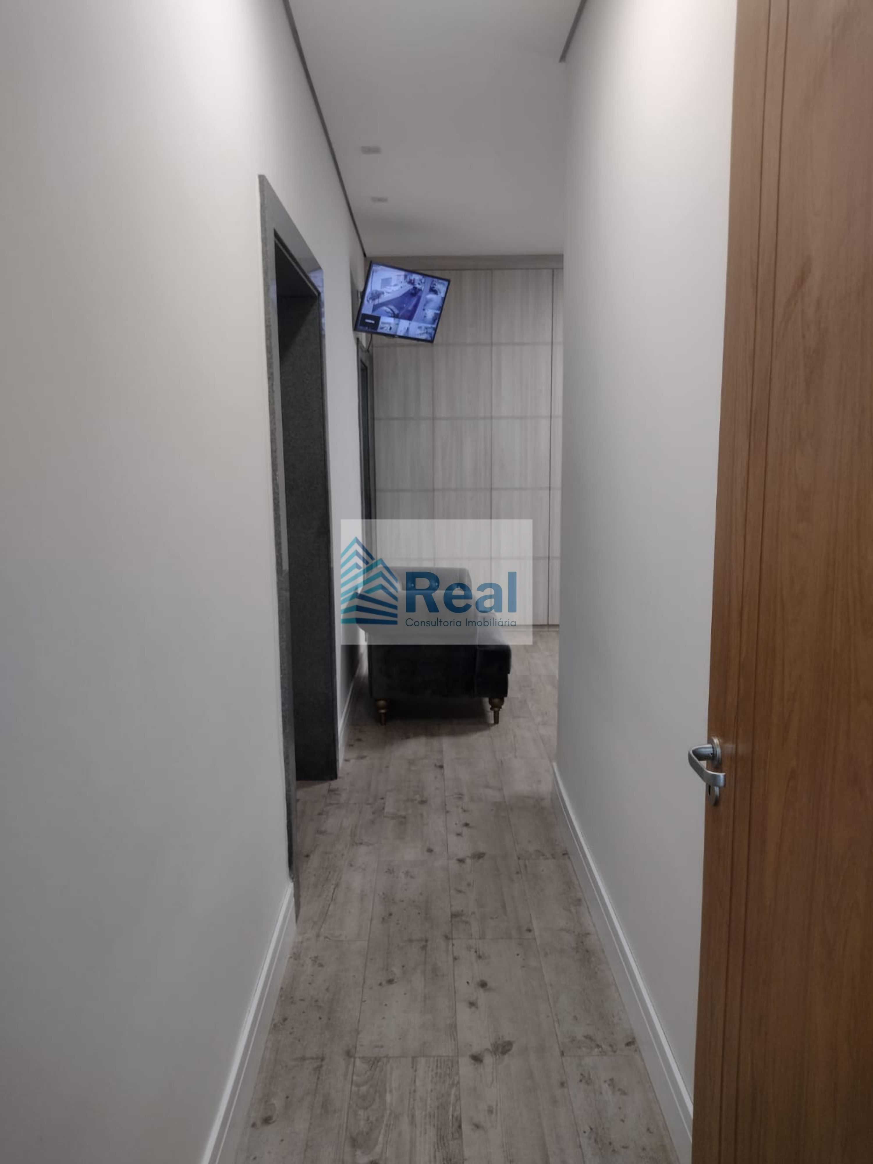 Casa à venda com 6 quartos, 250m² - Foto 15