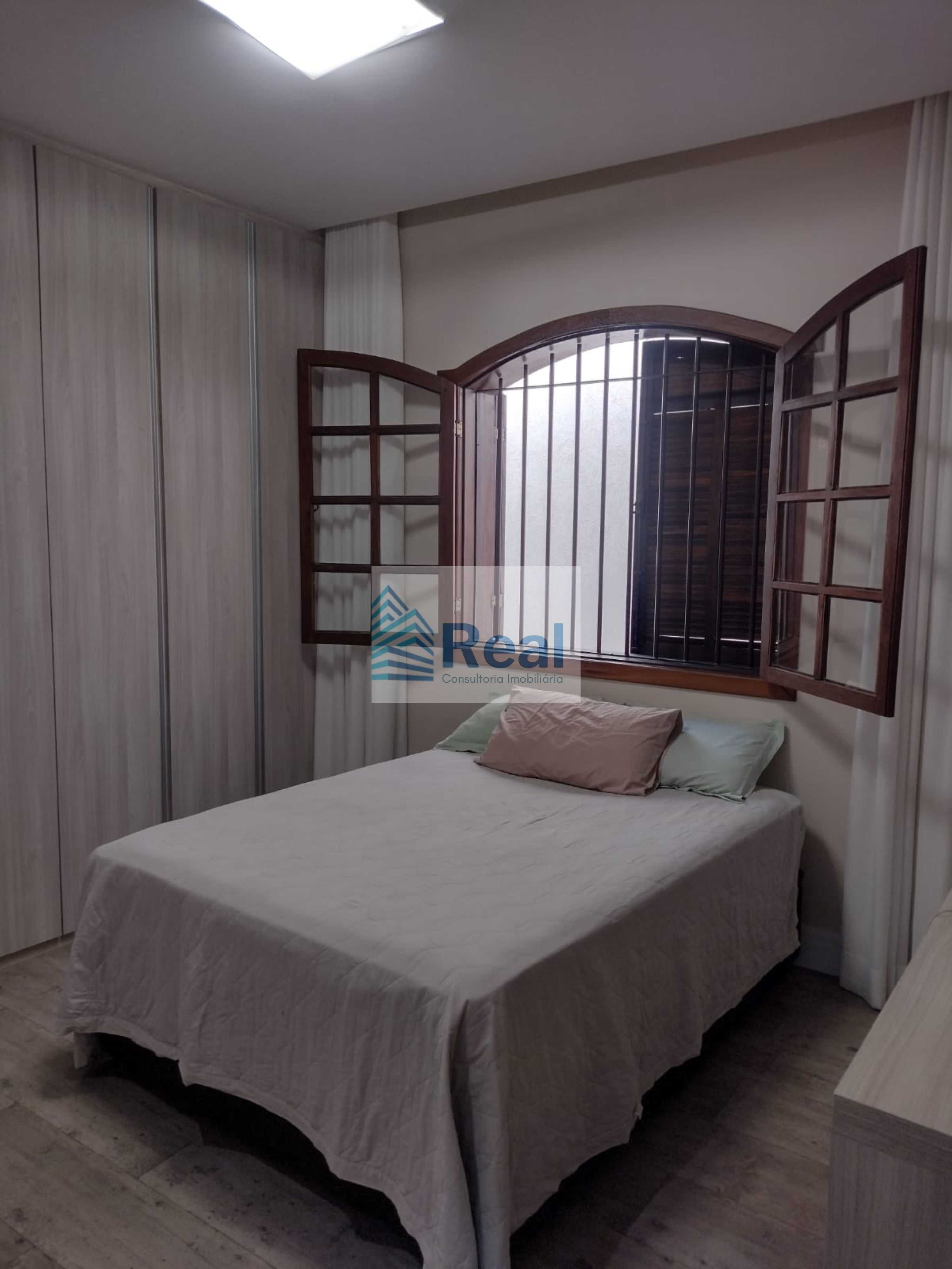 Casa à venda com 6 quartos, 250m² - Foto 12