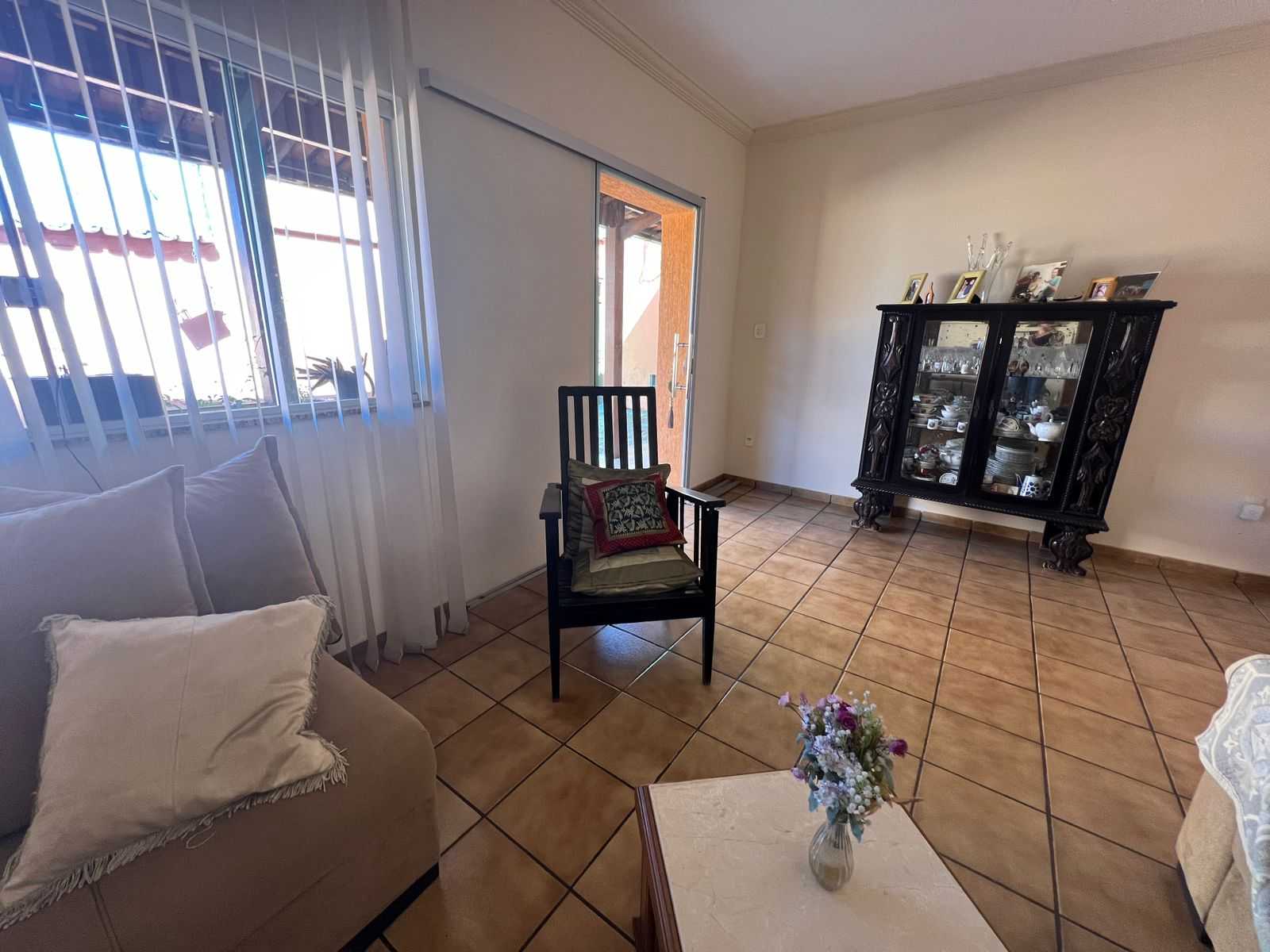 Casa à venda com 4 quartos, 384m² - Foto 2