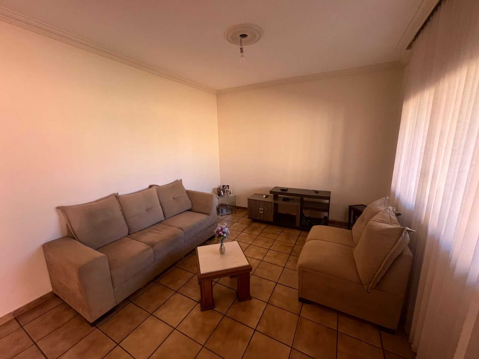 Casa à venda com 4 quartos, 384m² - Foto 3