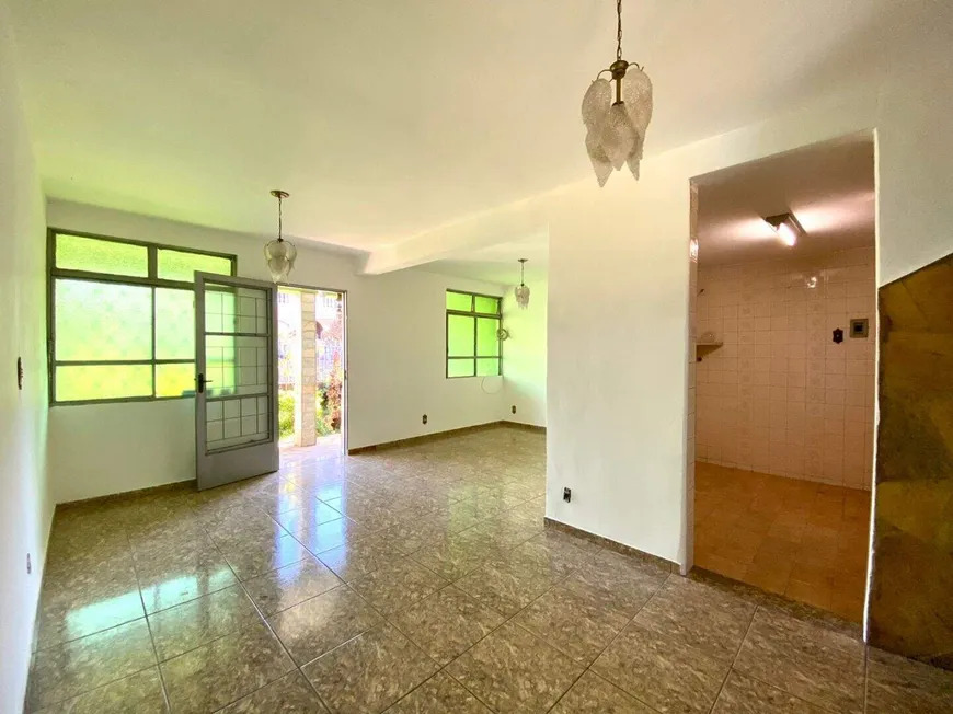 Casa à venda com 5 quartos, 170m² - Foto 2