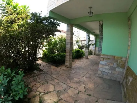 Casa à venda com 5 quartos, 170m² - Foto 1