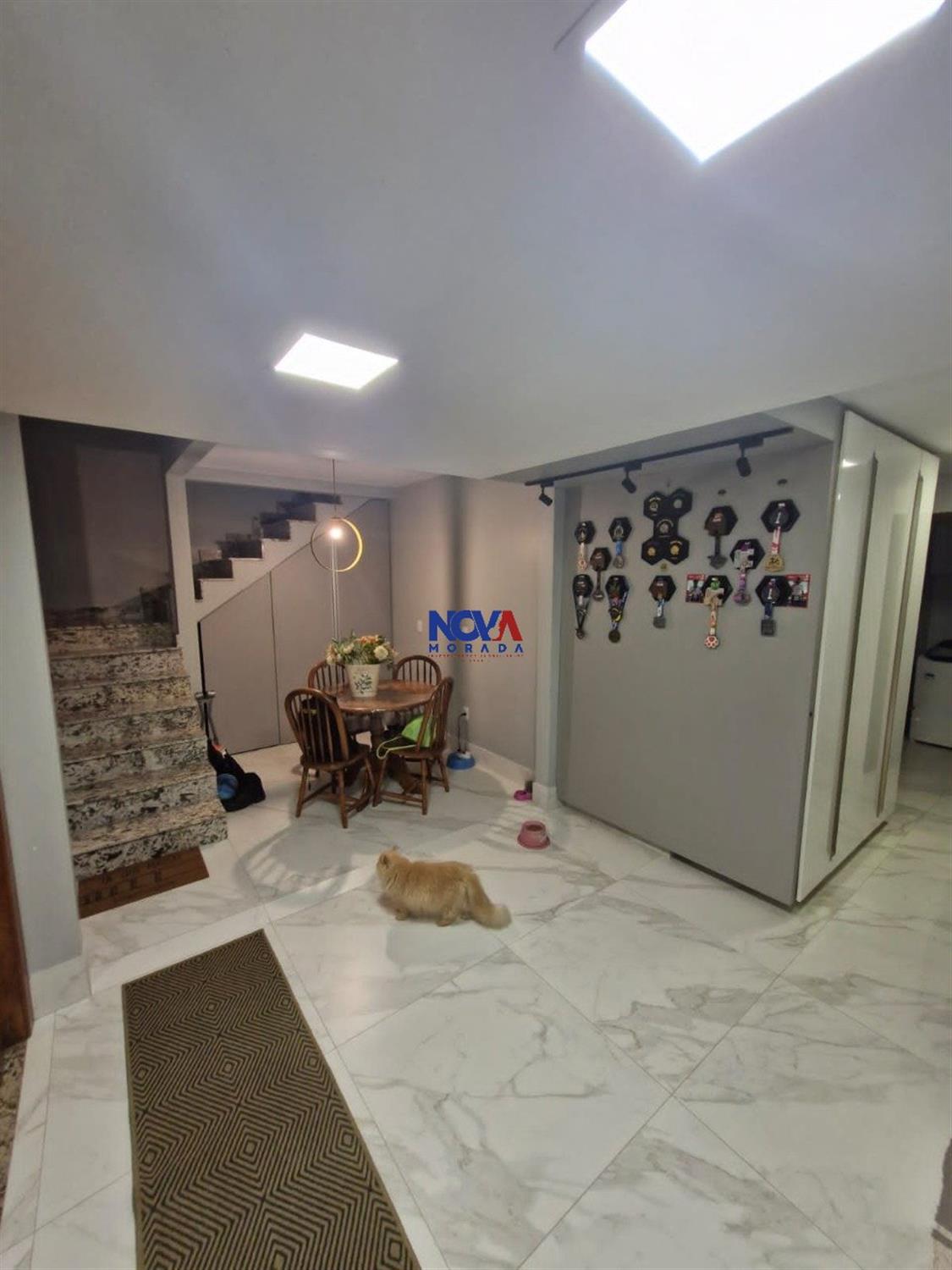 Casa à venda com 5 quartos, 200m² - Foto 10