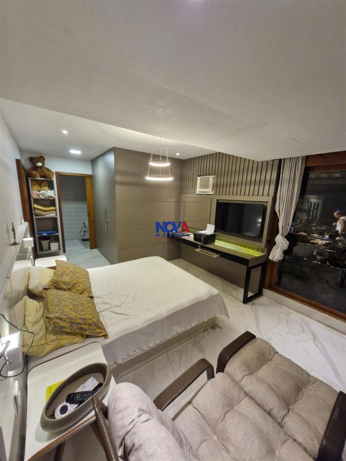 Casa à venda com 5 quartos, 200m² - Foto 17