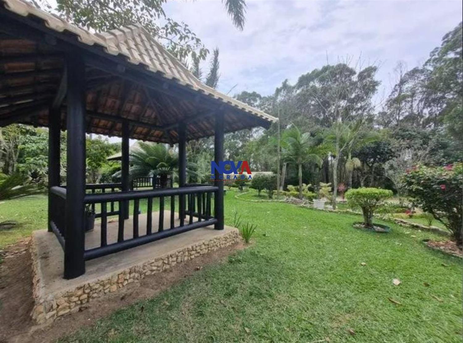 Casa à venda com 5 quartos, 200m² - Foto 4