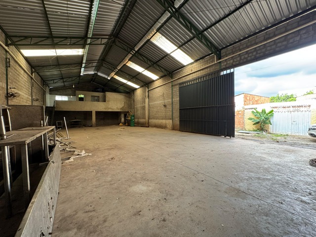 Depósito-Galpão-Armazém à venda, 400m² - Foto 1