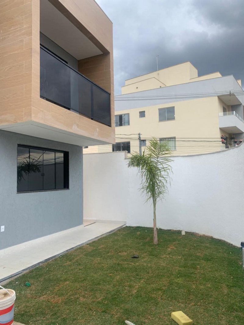 Casa à venda com 3 quartos, 150m² - Foto 4
