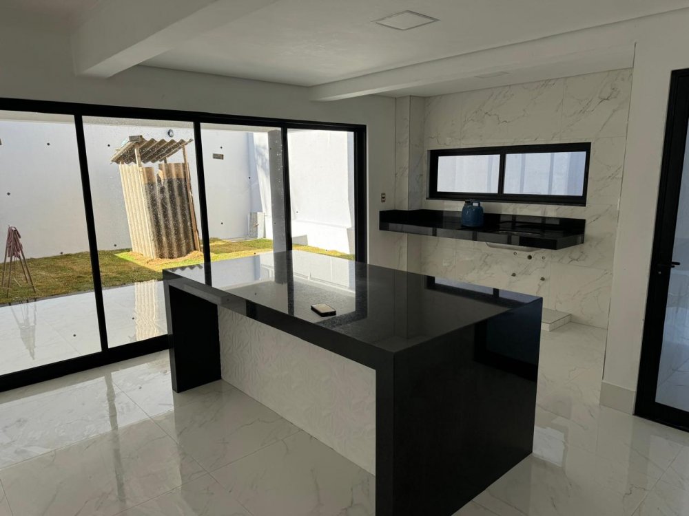 Casa à venda com 3 quartos, 225m² - Foto 3