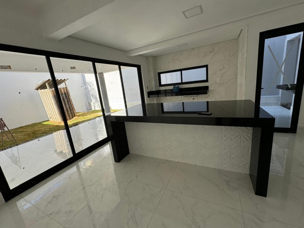 Casa à venda com 3 quartos, 225m² - Foto 4