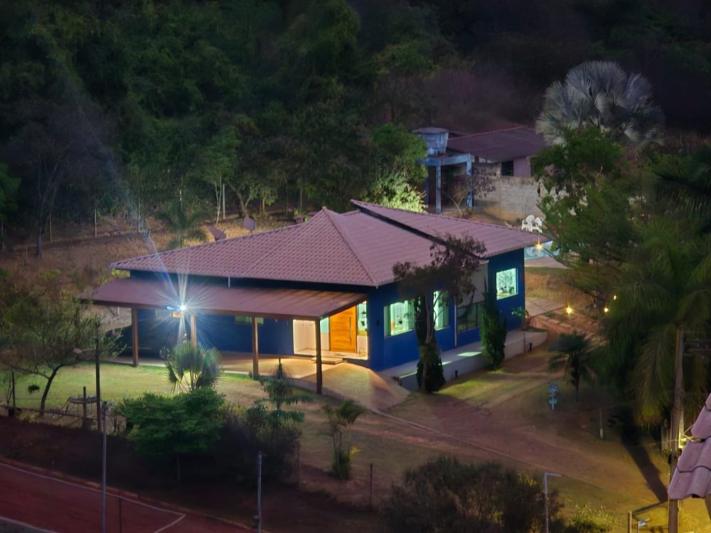 Chácara à venda com 4 quartos, 1500m² - Foto 1
